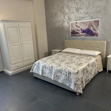 Li Cumpari Salentini * Лечче