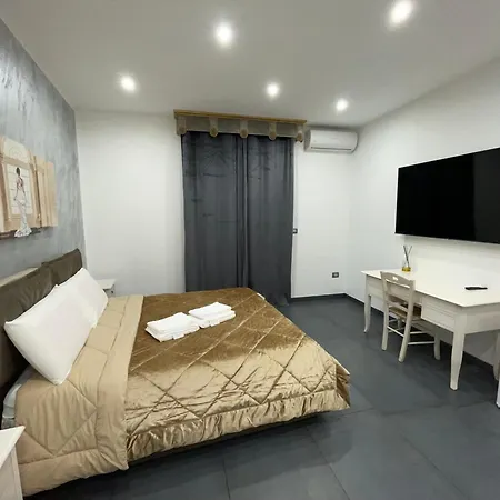 Li Cumpari Salentini Λέτσε